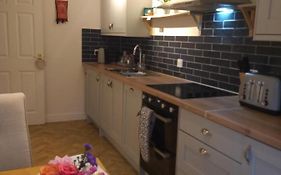 The Eaves, Glastonbury High Street 2 Bed 2 Bathroom Apartment